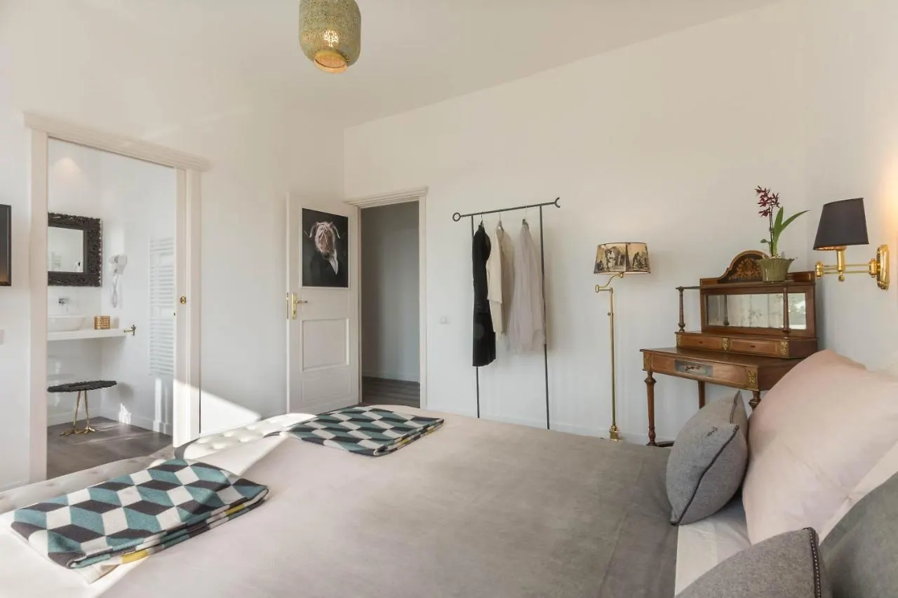 Eleventh Floor Suites Cagliari 0*,  Italie