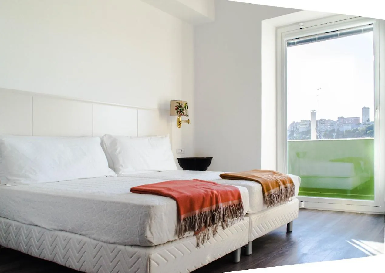 Eleventh Floor Suites Cagliari 0*,  Italie