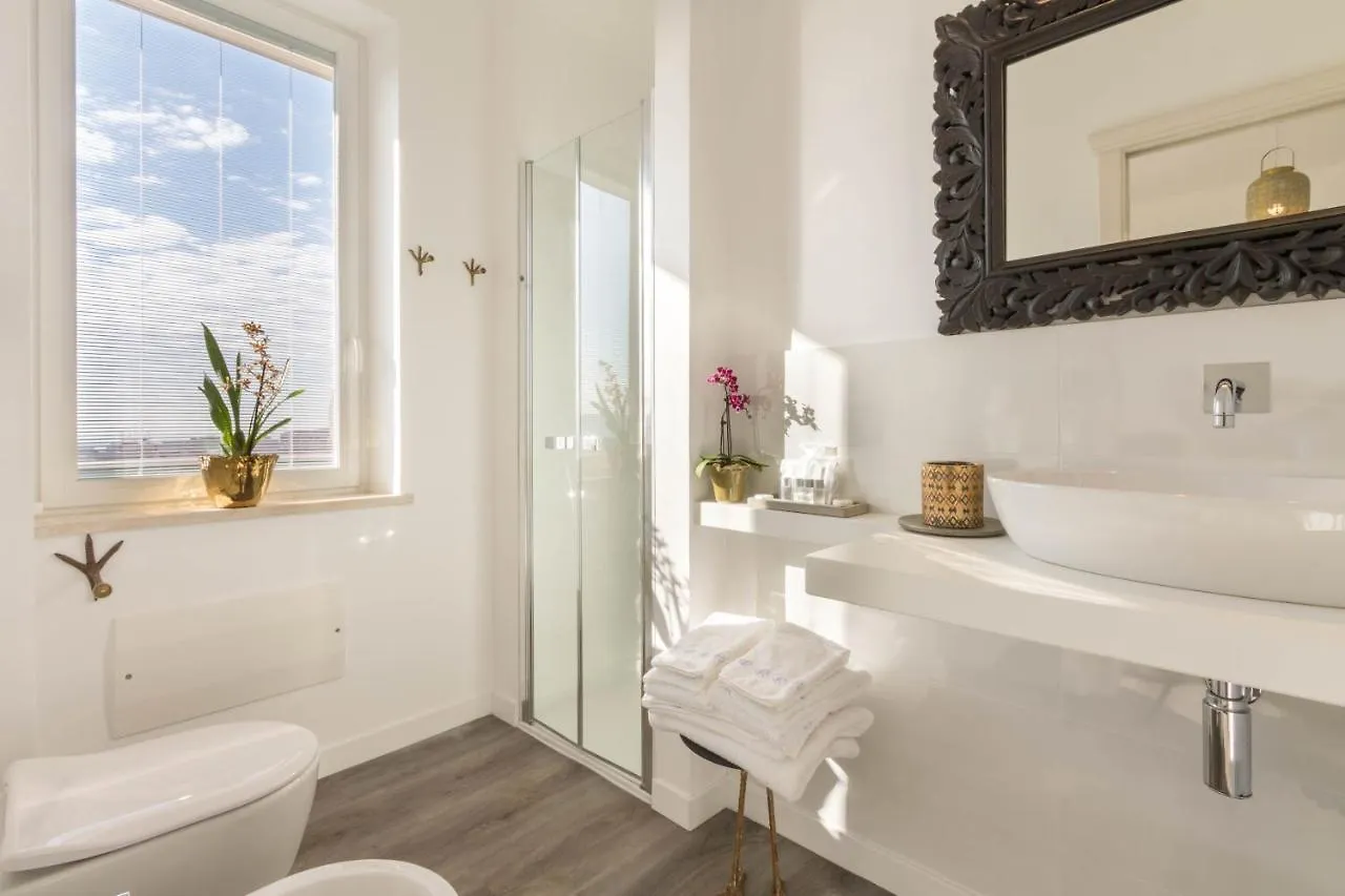 Eleventh Floor Suites Кальяри