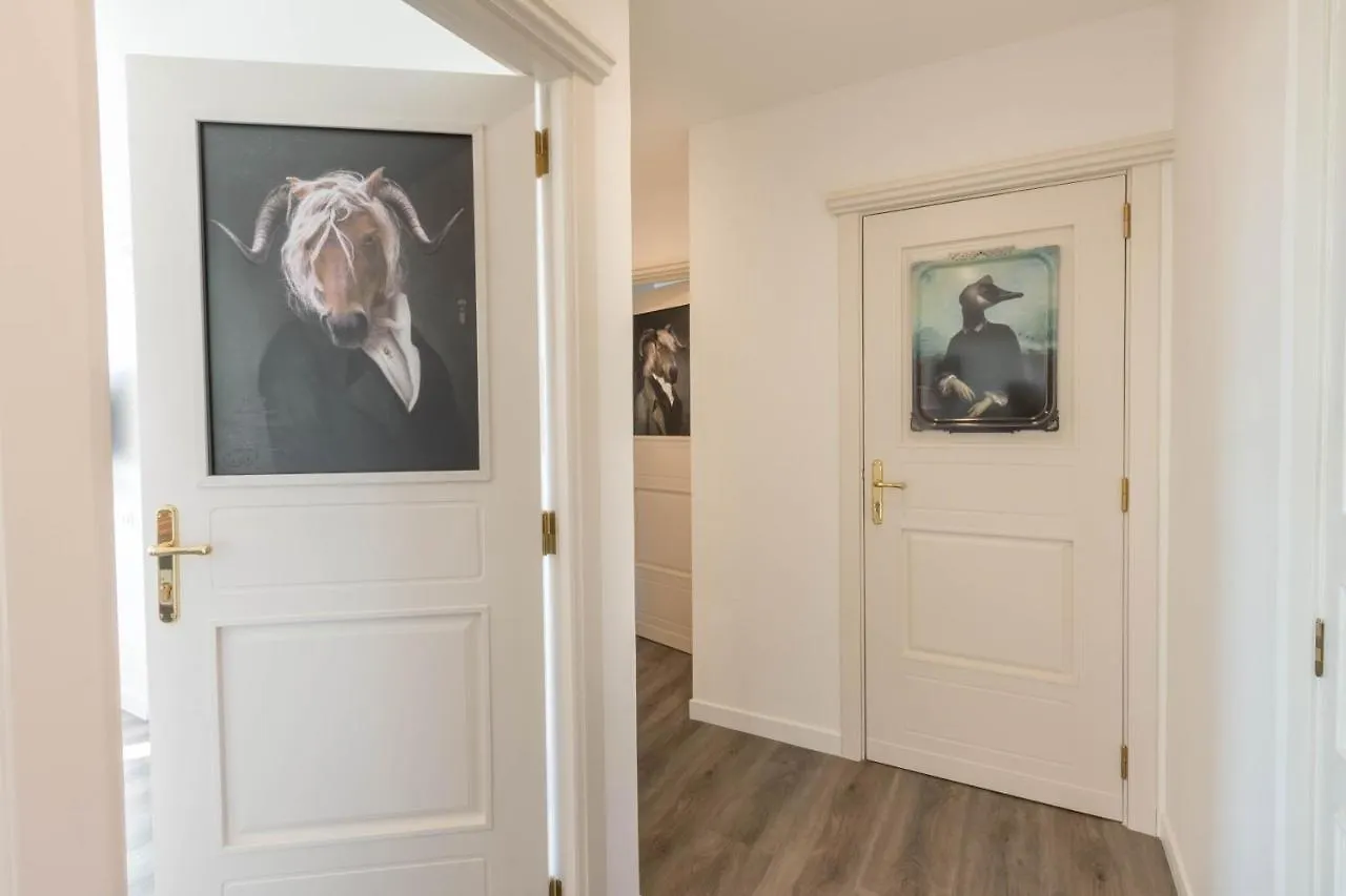 Eleventh Floor Suites Кальяри Отель типа 